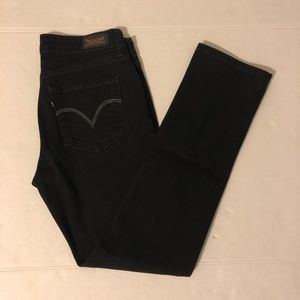 Levi’s Black Mid-Rise Skinny Jeans (B10)
